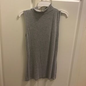 Zenna outfitters Sleeveless turtle neck: small