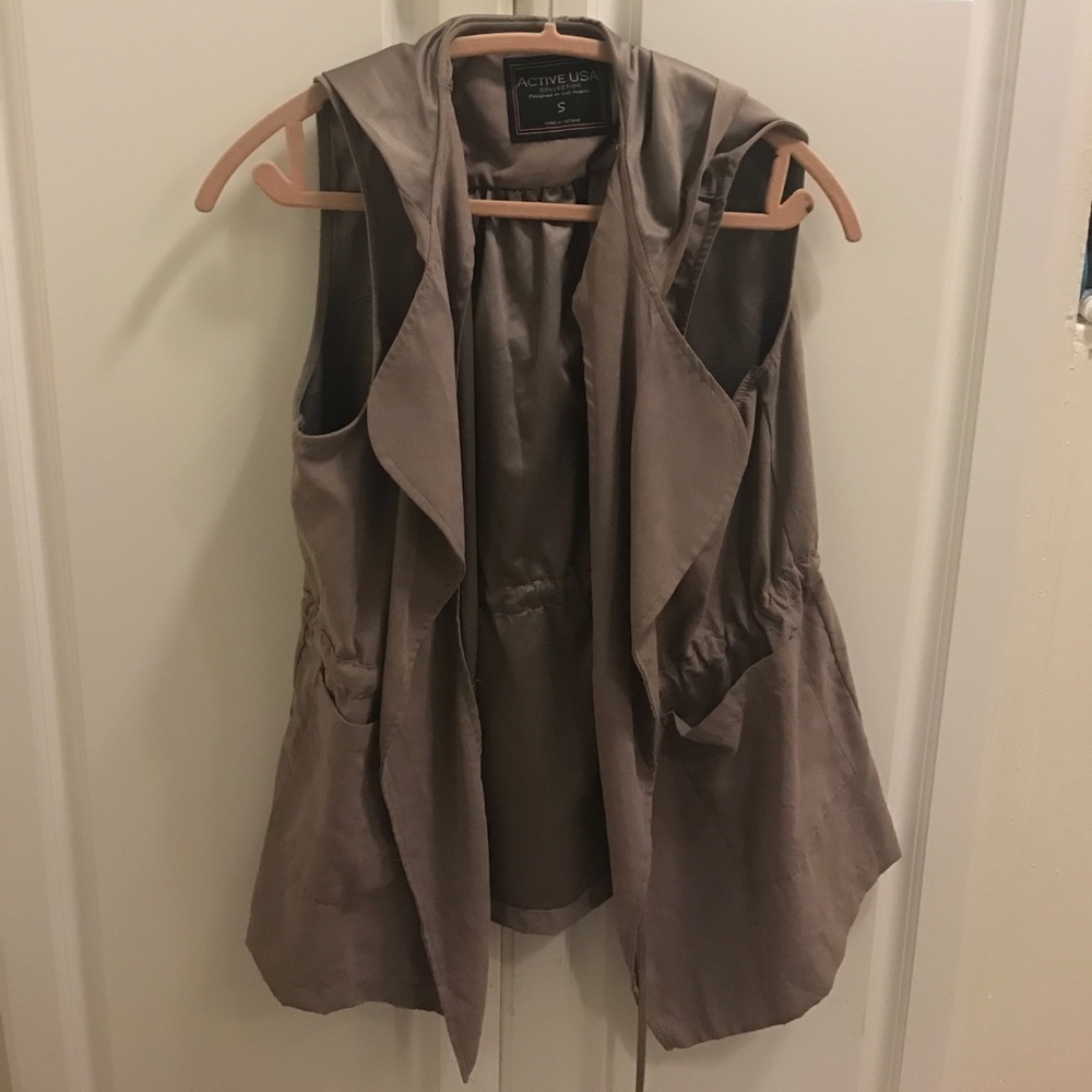 Active USA hoodie sleeveless jacket