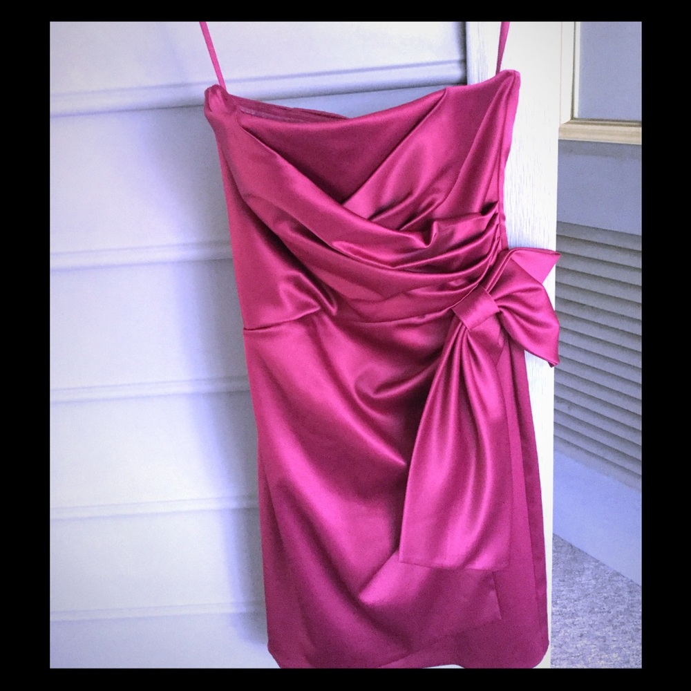 Fuchsia red cocktail dress White House Black Mark
