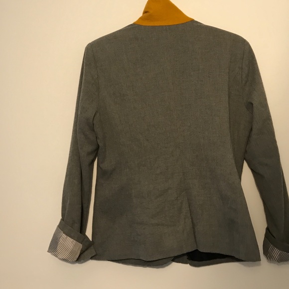 Perfect gray fall blazer with beautiful details - Picture 4 of 4