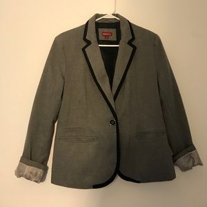 Perfect gray fall blazer with beautiful details