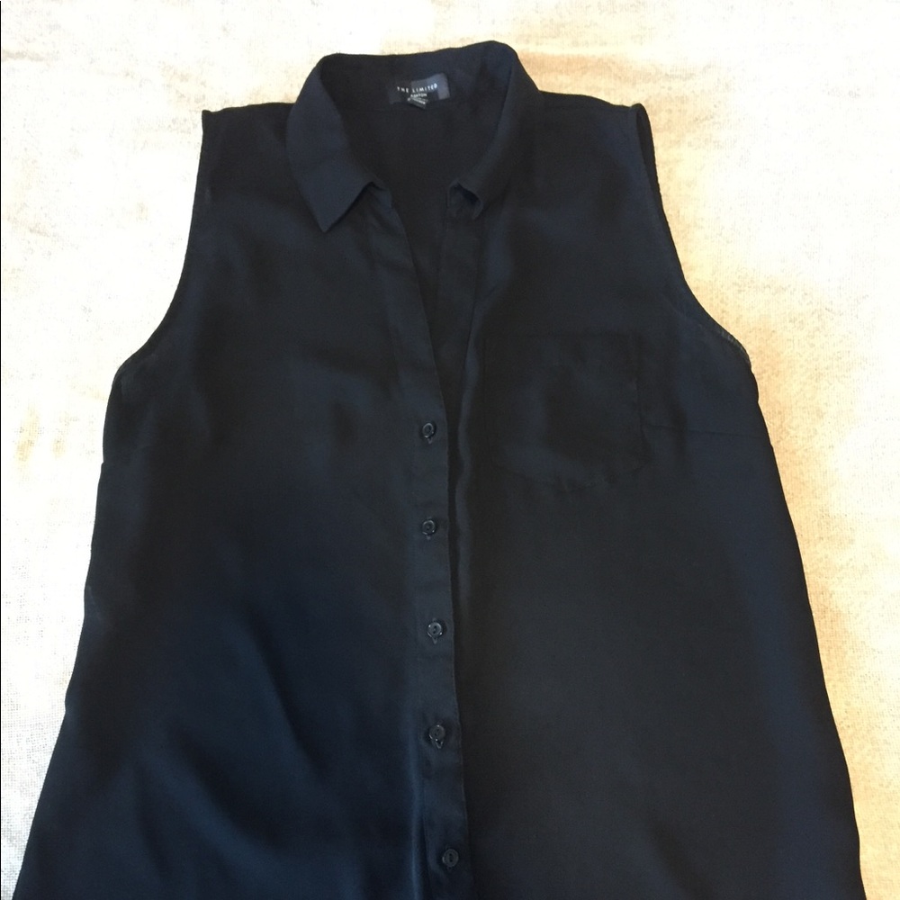 Sleeveless Button-down Blouse