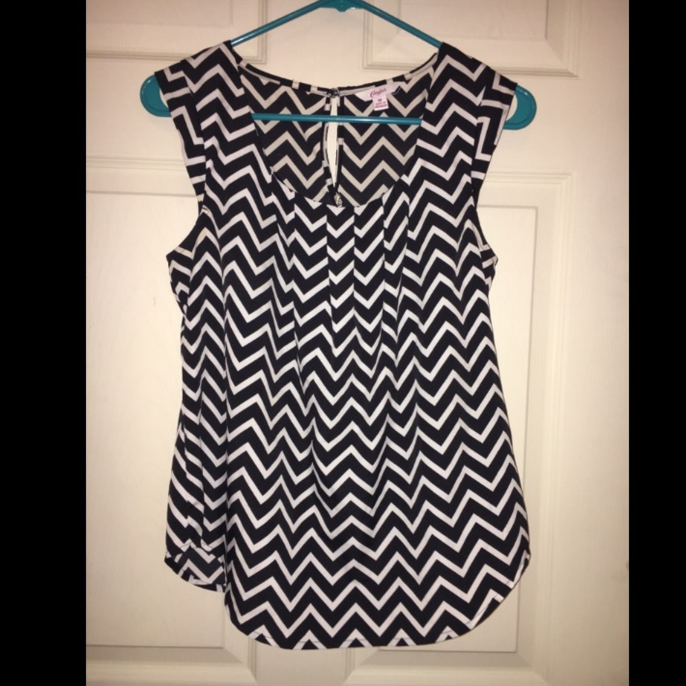 Black & white chevron top