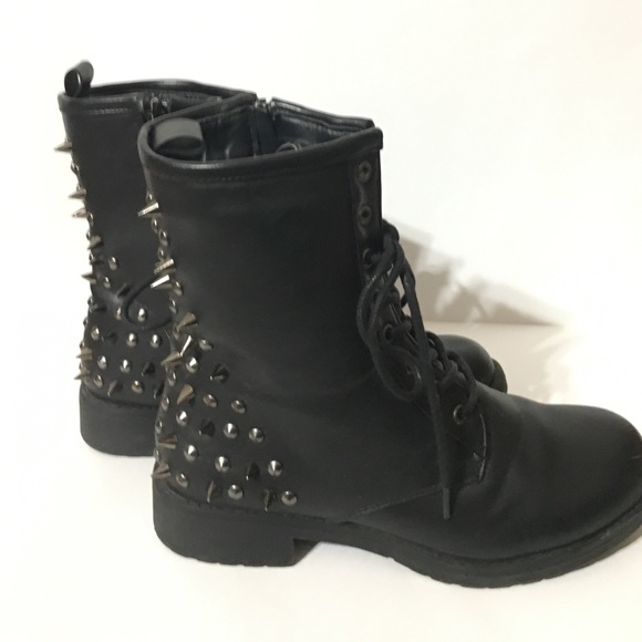 Black studded combat boots - Picture 4 of 7