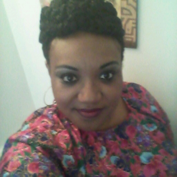 Meet your Posher, Sharon - Picture 1 of 1