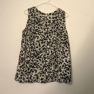 Black and white sleeveless print top