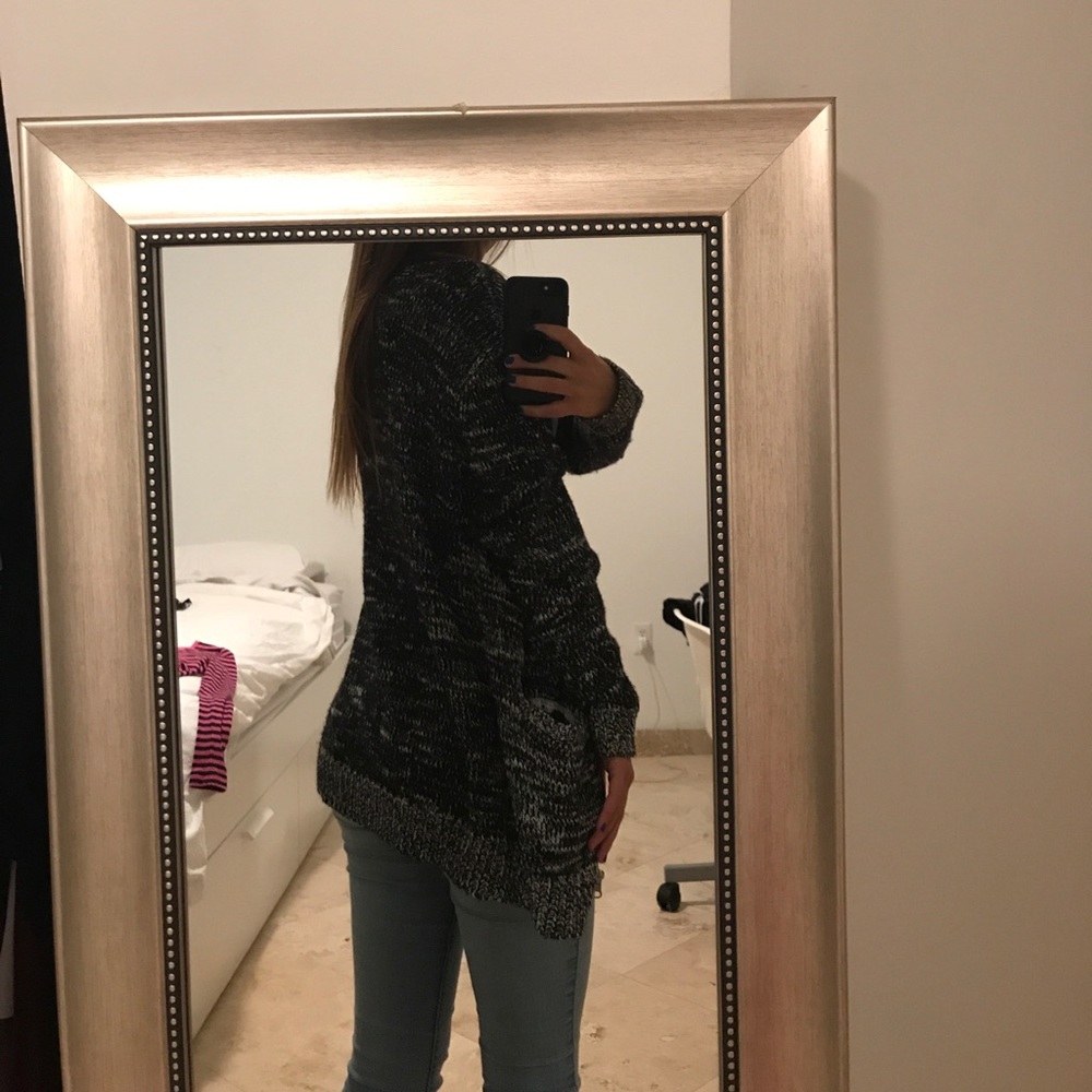 Cardigan - Picture 2 of 4
