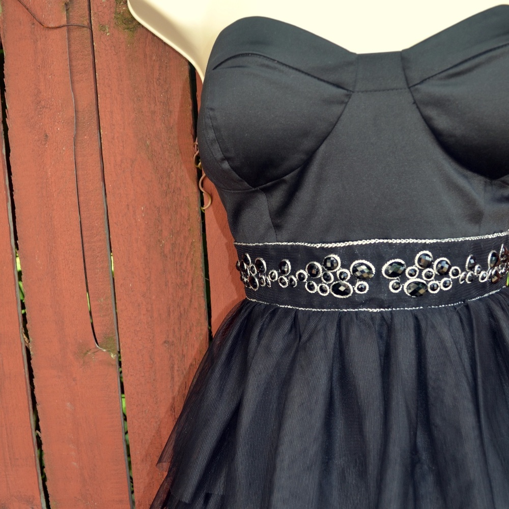 Strapless Bustier Dress - Picture 2 of 4