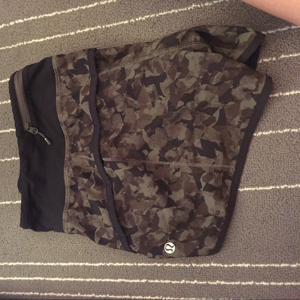 Lululemon shorts size 6