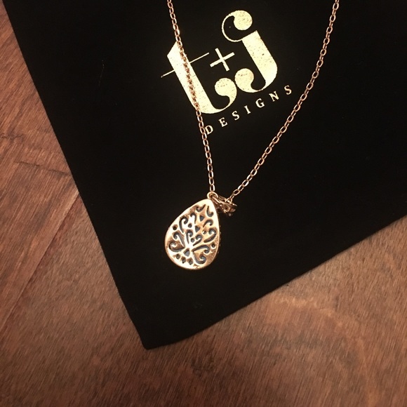 ☃️Price Drop!☃️ t+j Designs Blue Druzy necklace - Picture 4 of 4