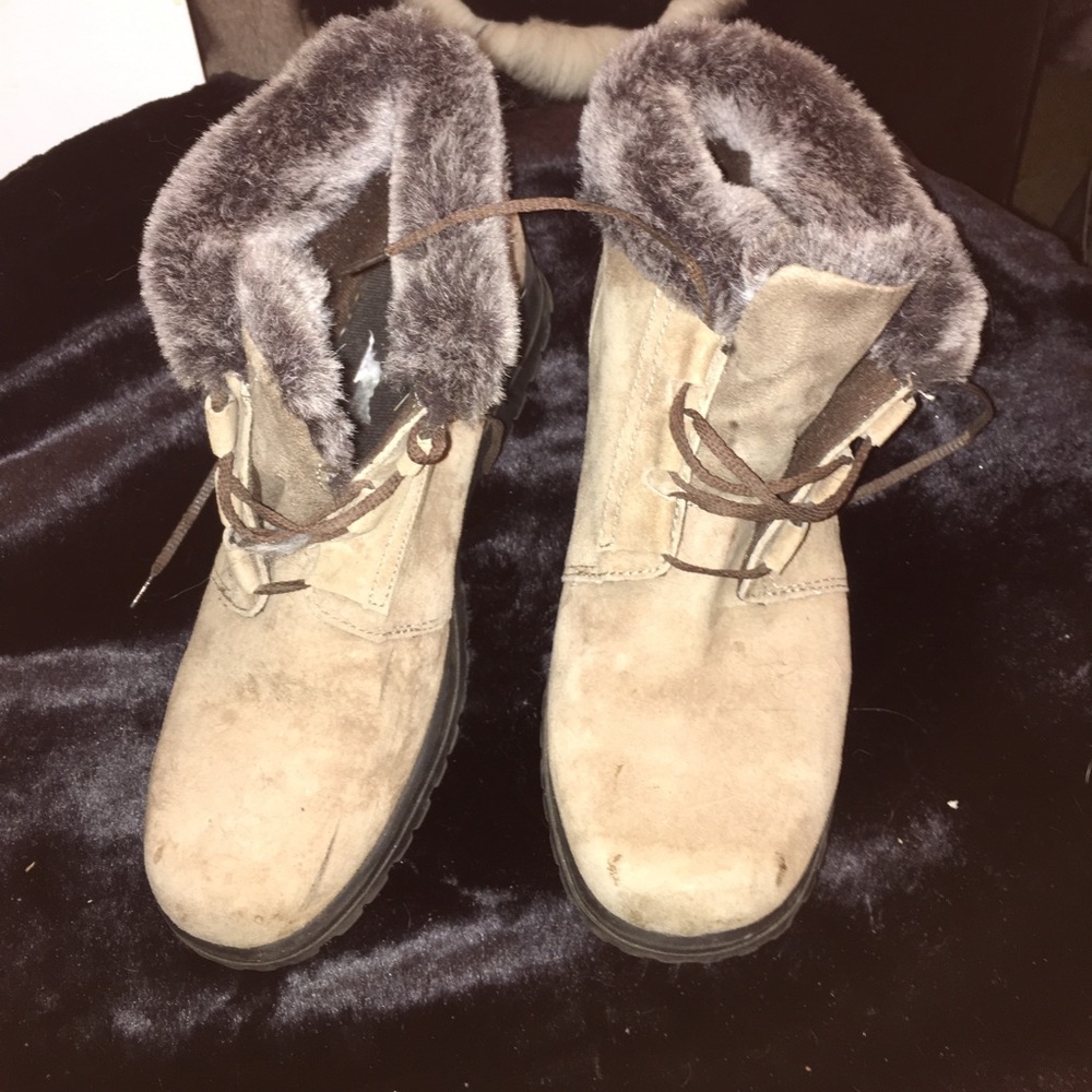 Preowned pair of ankle boots by Cobby Cuddlers