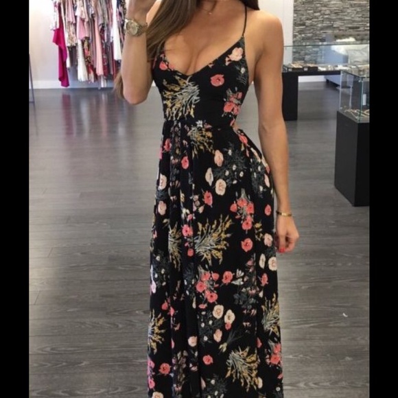 Dresses & Skirts - ❤️SALE❤️ Black floral maxi dress