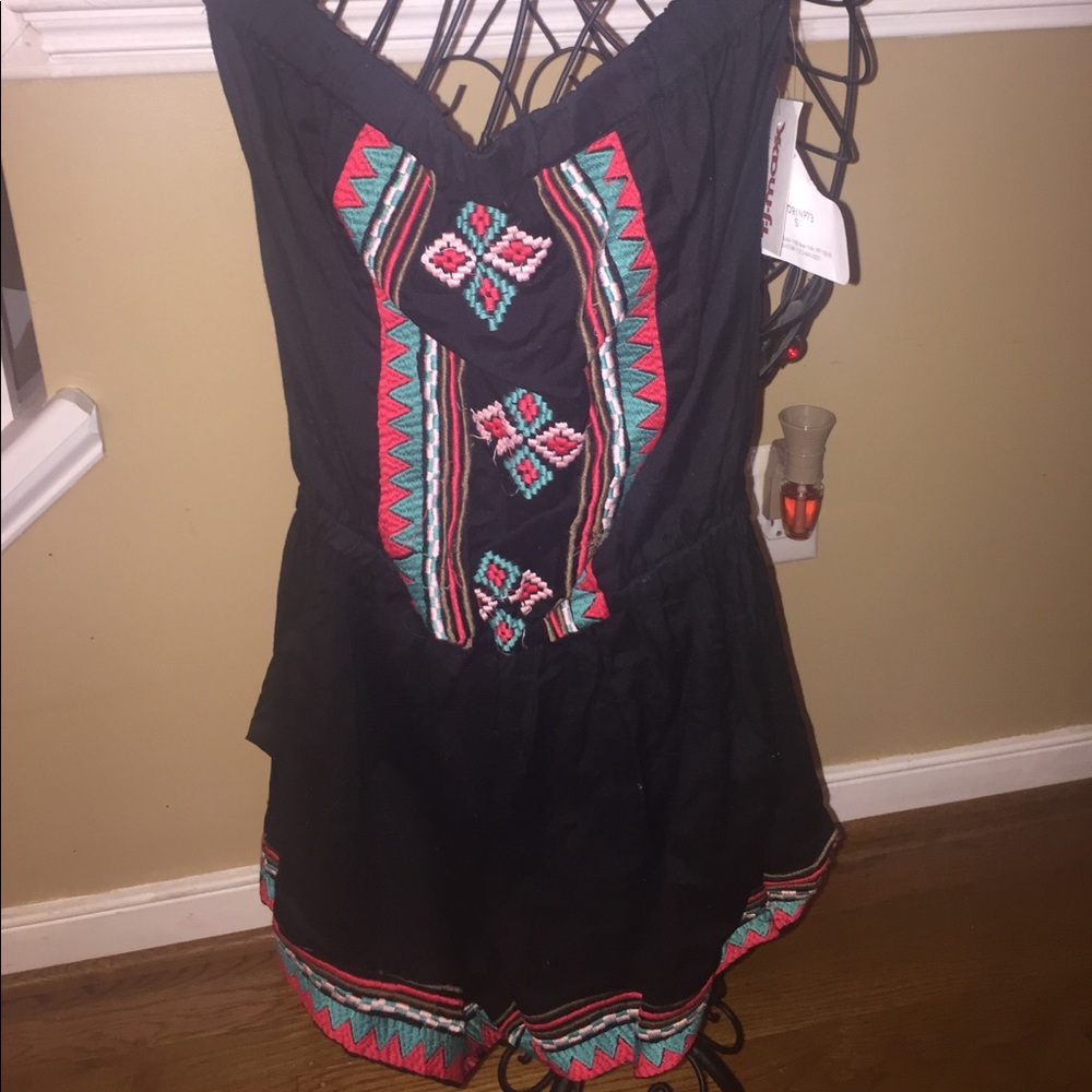 Black/colored strapless romper