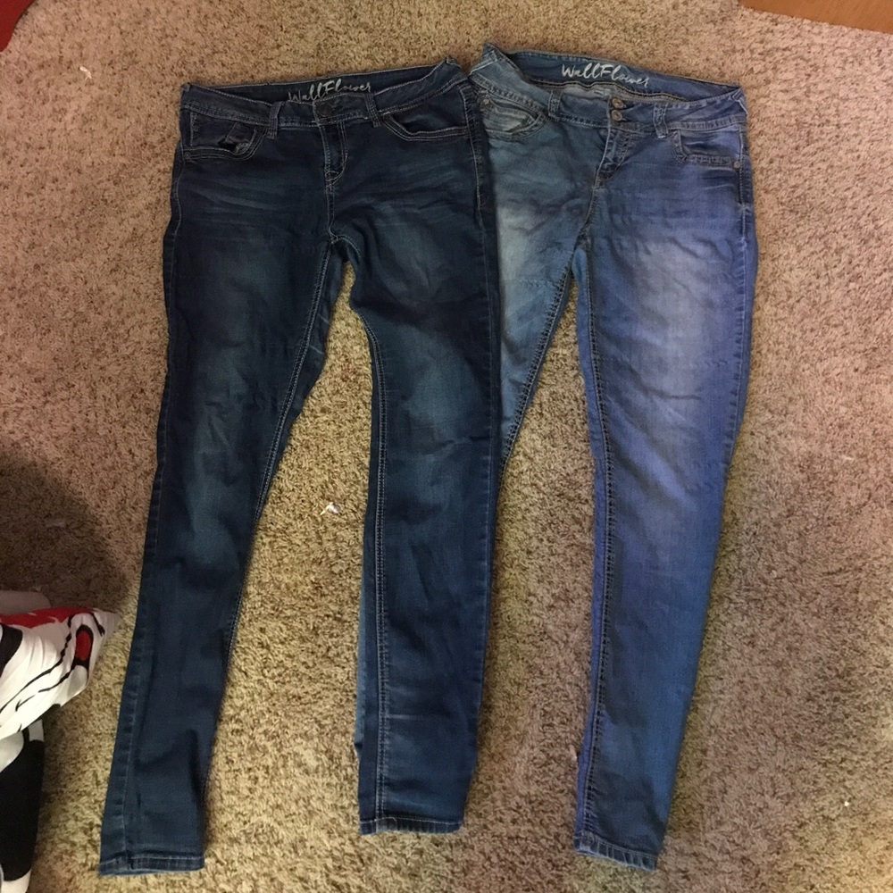 Bundle of two wallflower jeans