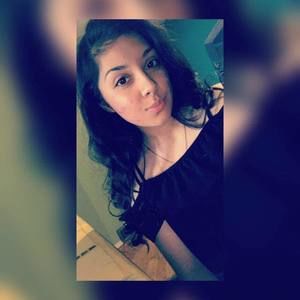 Meet your Posher, Yesenia