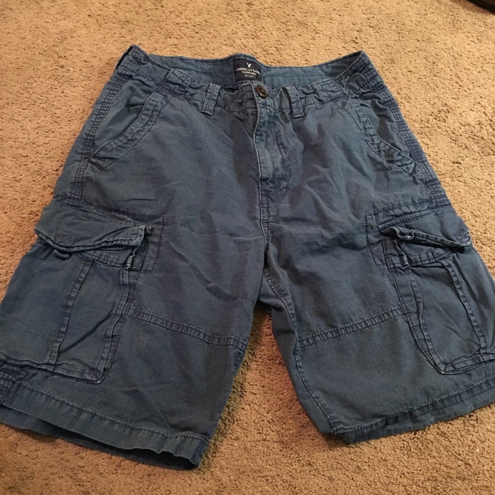 Used Men's blue cargo shorts size 32