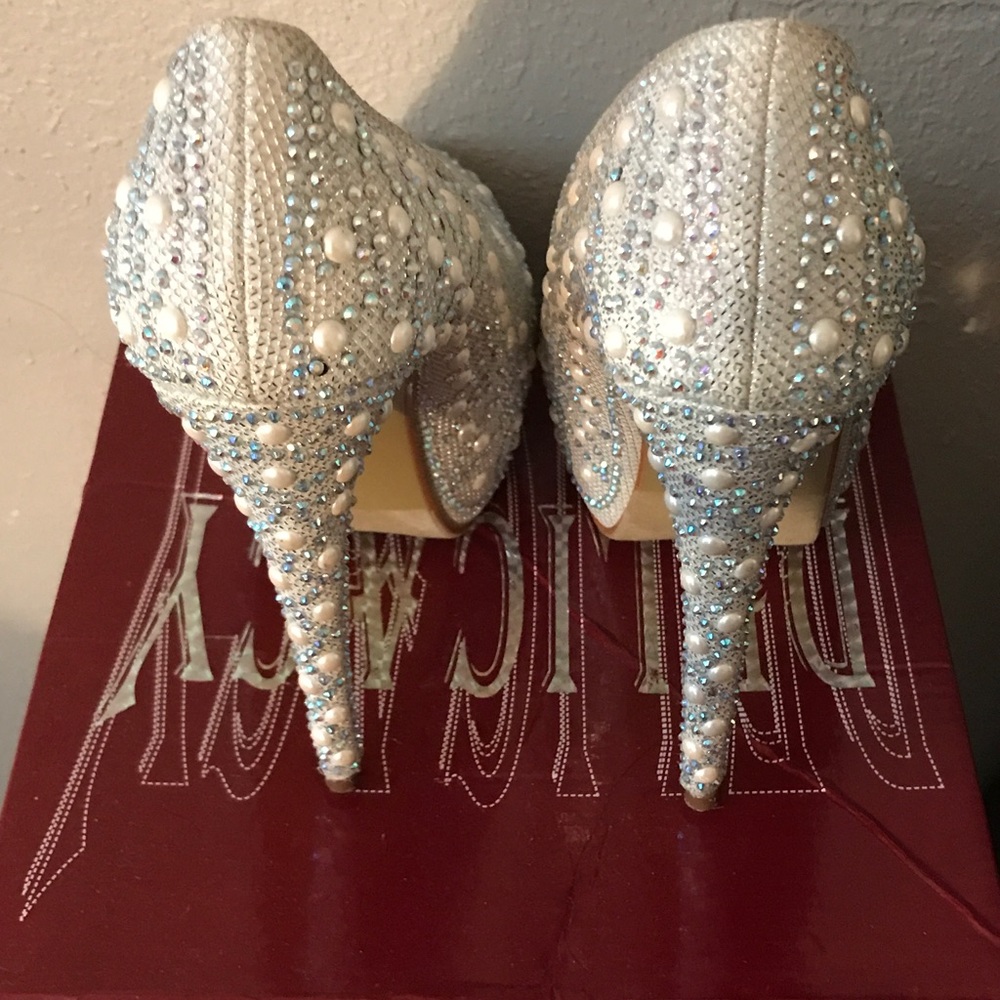 I'm selling my prom shoes