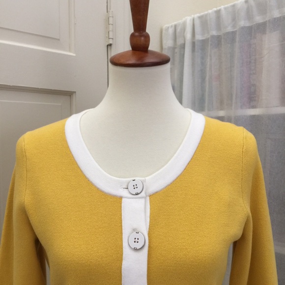 Banana Republic Crewneck button up cardigan. S - Picture 2 of 8