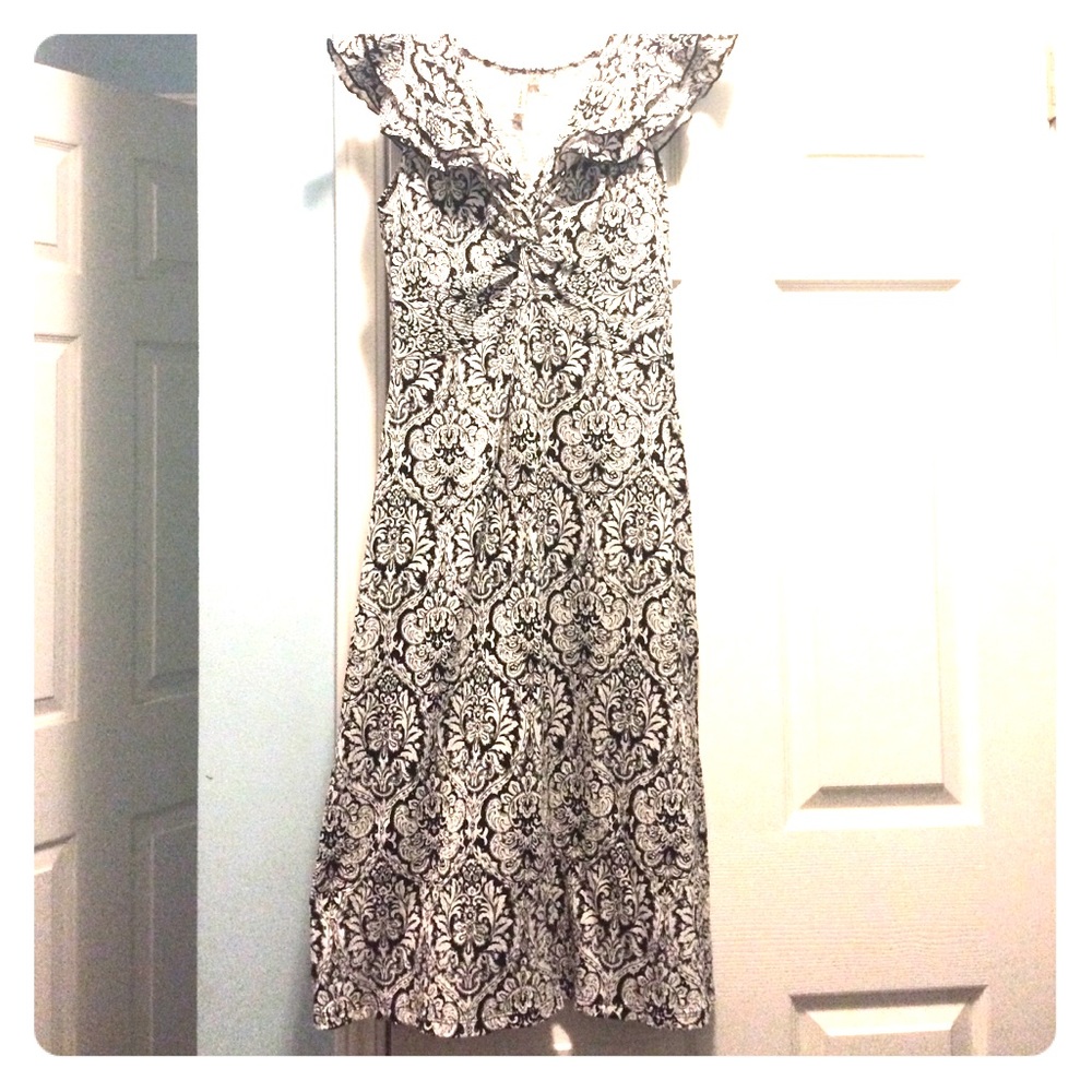 Flutter sleeve dress