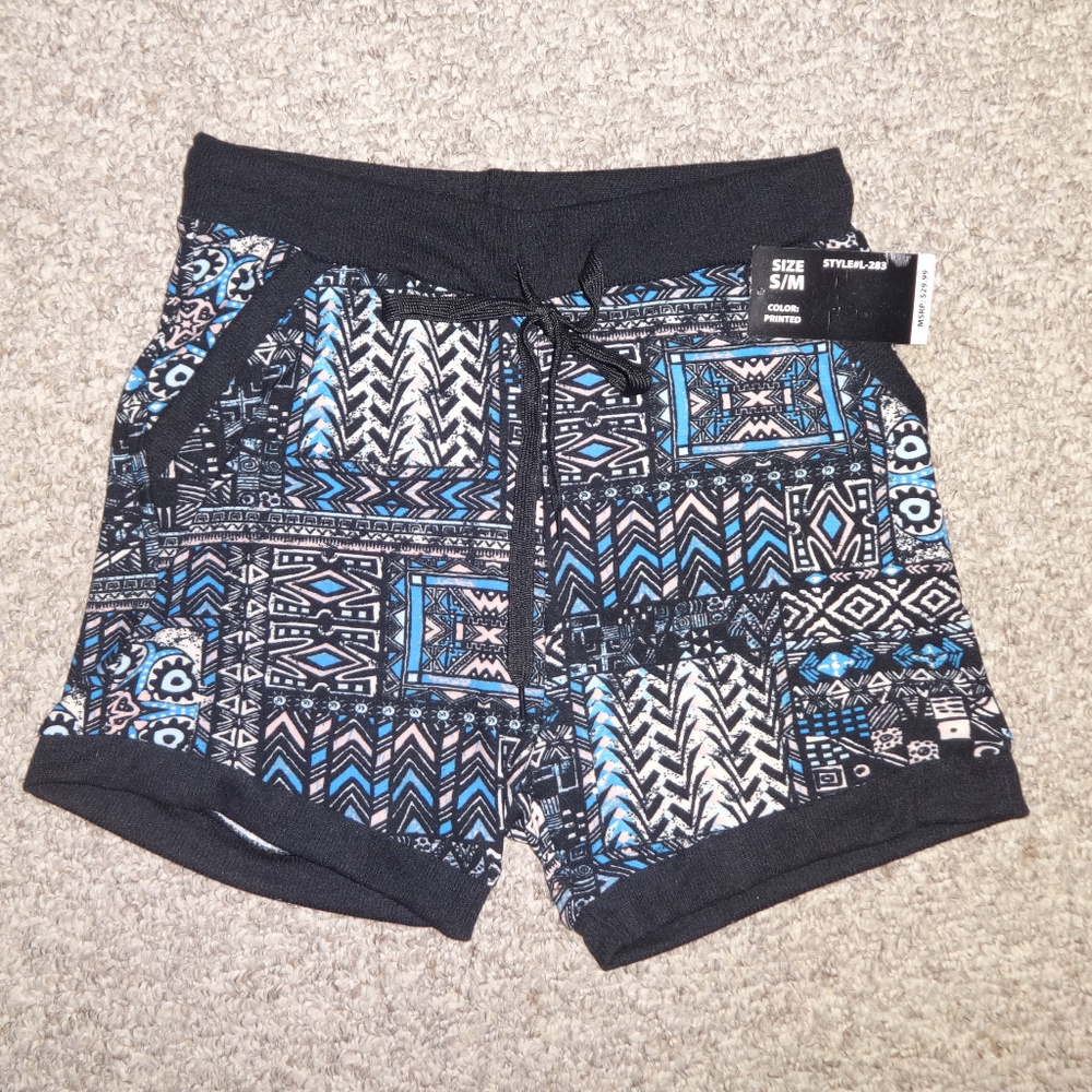 NWT Cute, Stretchy Blue/Black Patterned Shorts!