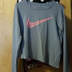 Nike "high low" crop