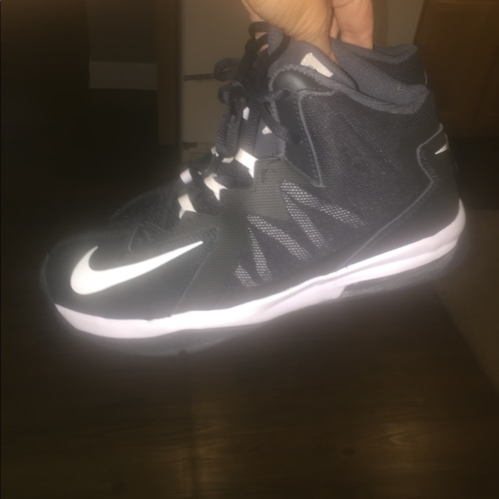 Nike Basketball Shoes Size 6 youth (sold)***