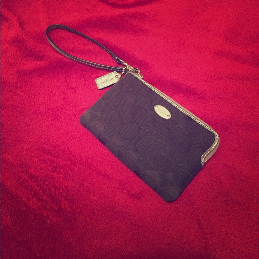 ❌SOLD❌COACH Wristlet 🛍