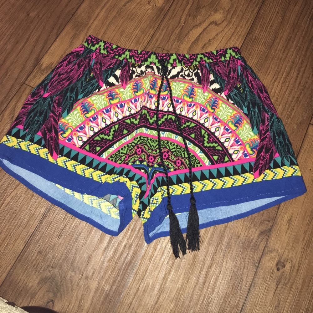 Patterned tie shorts