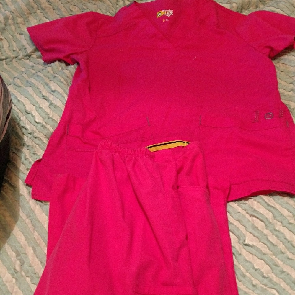 Wonder wink scrub set!