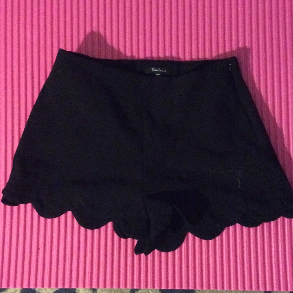 Shorts made out of stretch fabric material