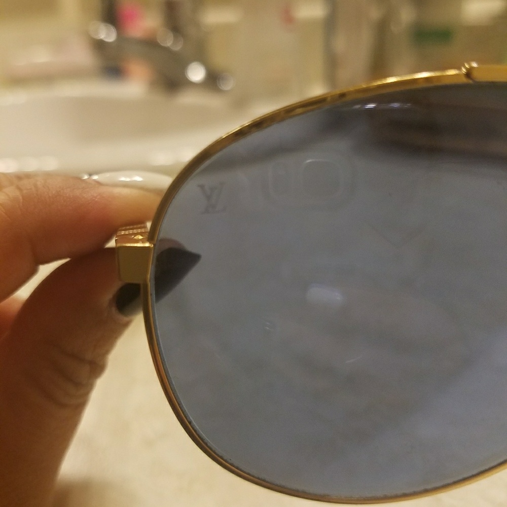 EUC Louis Vuitton Aviators