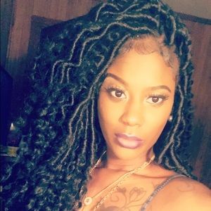 Meet your Posher, Latisha