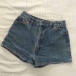 VINTAGE Levi’s high waisted shorts