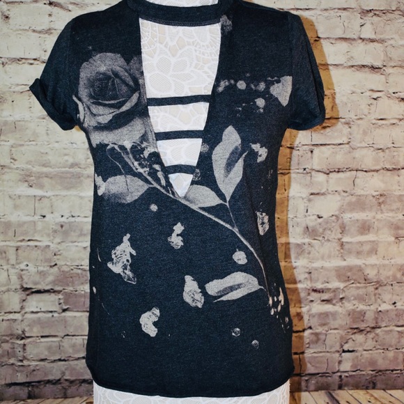 ‼️LAST ONE‼️ Gray Short Sleeve Lace Up Graphic Tee - Picture 2 of 4