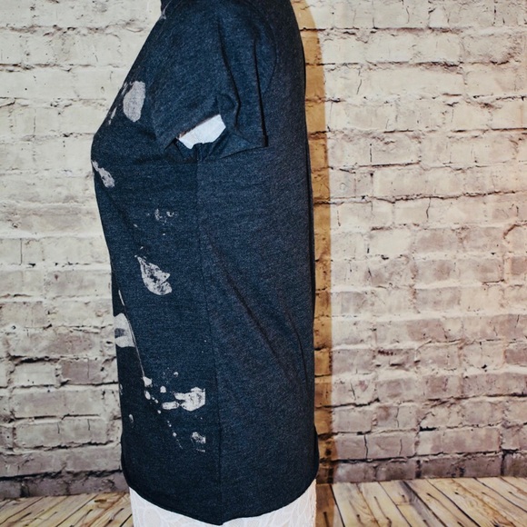 ‼️LAST ONE‼️ Gray Short Sleeve Lace Up Graphic Tee - Picture 3 of 4