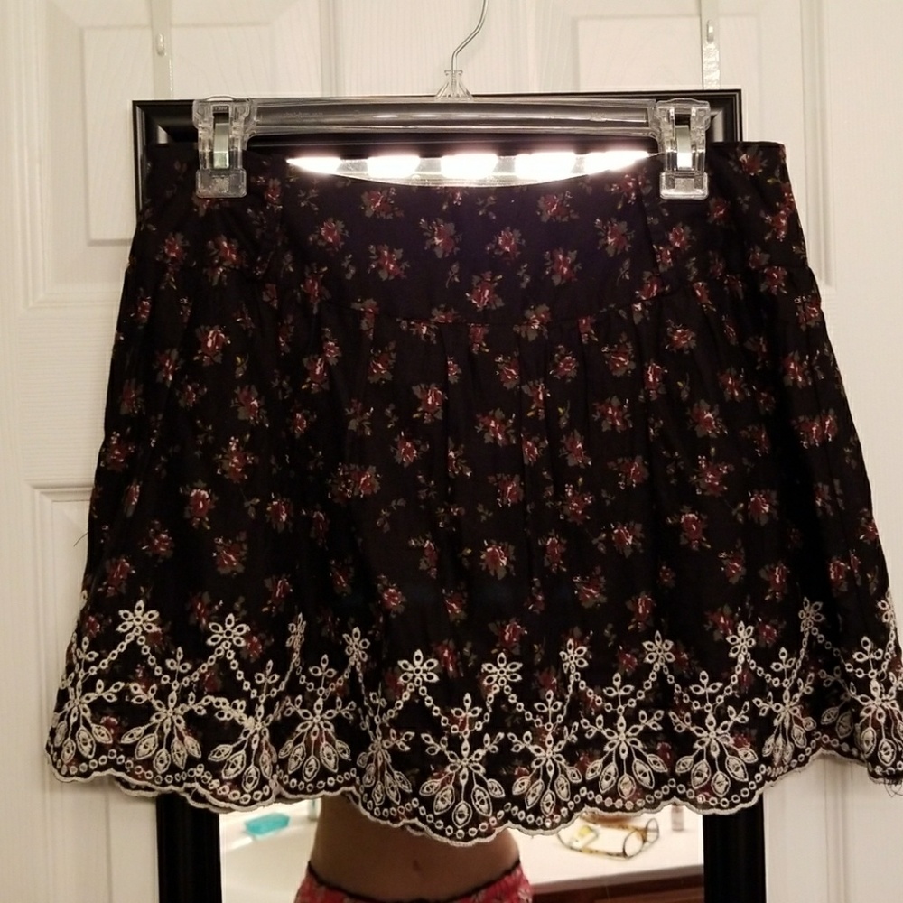 Flowy mini skirt