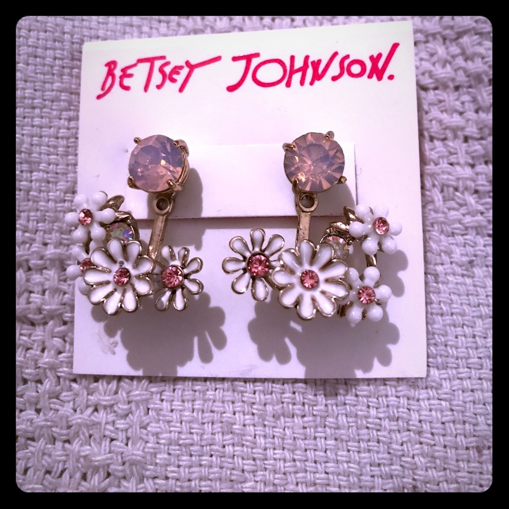 BETSEY JOHNSON EARRINGS NWT PRECIOUS 💖