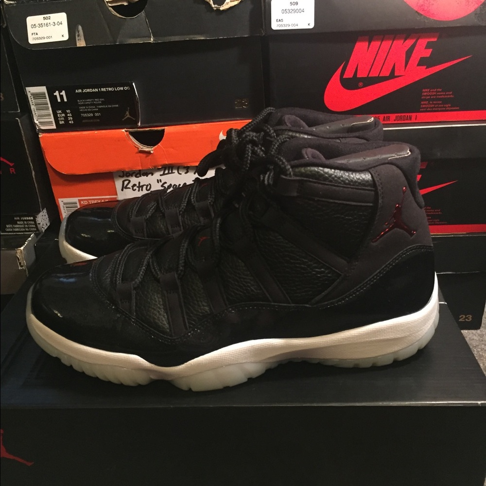 Jordan XI 11 72-10 size 11 Nike black red