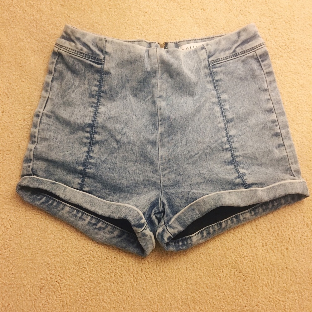 Bullhead high waisted cheeky shorts
