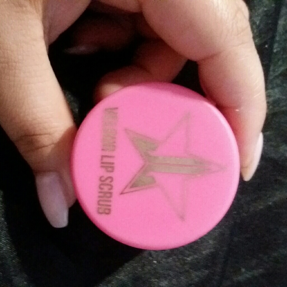 Jeffree starr lip scrub