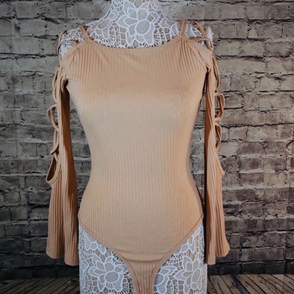 ⭕️FINAL PRICE⭕️ Cream color Bodysuit Cold Shoulder - Picture 2 of 4