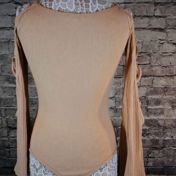 ⭕️FINAL PRICE⭕️ Cream color Bodysuit Cold Shoulder - Picture 4 of 4