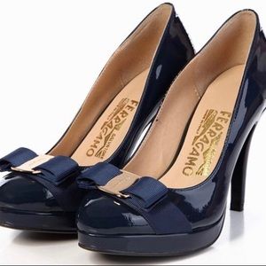 Salvatore Ferragamo Navy Varina Pumps Size 7