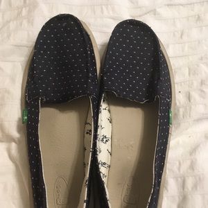 Navy blue polka dot Sanuks