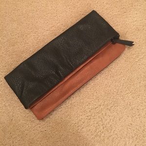 ⭐️SALE⭐️ Steve Madden two toned clutch