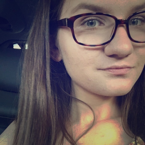 Meet your posher, Rachel - Picture 3 of 8