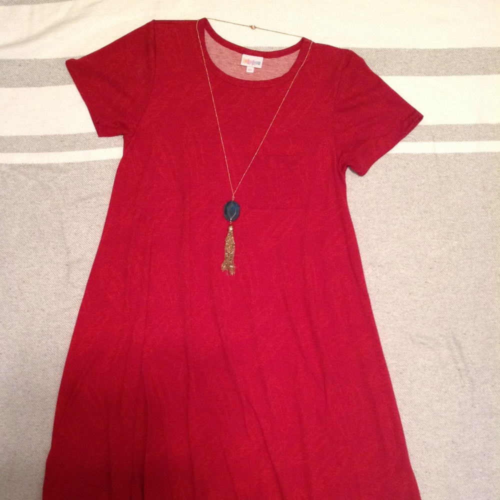 LuLaroe Carly red w/ subtle feathers - size XS