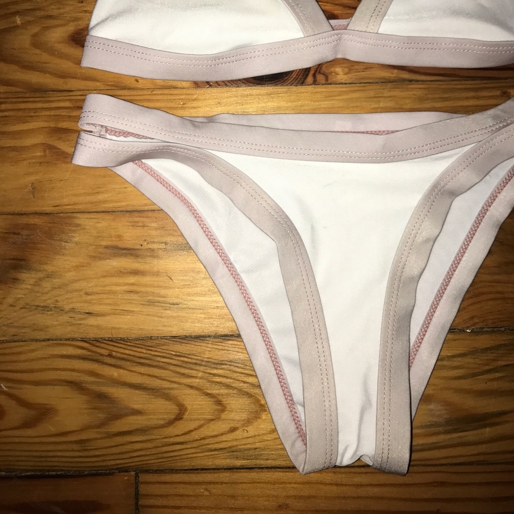 White bikini - Picture 2 of 3