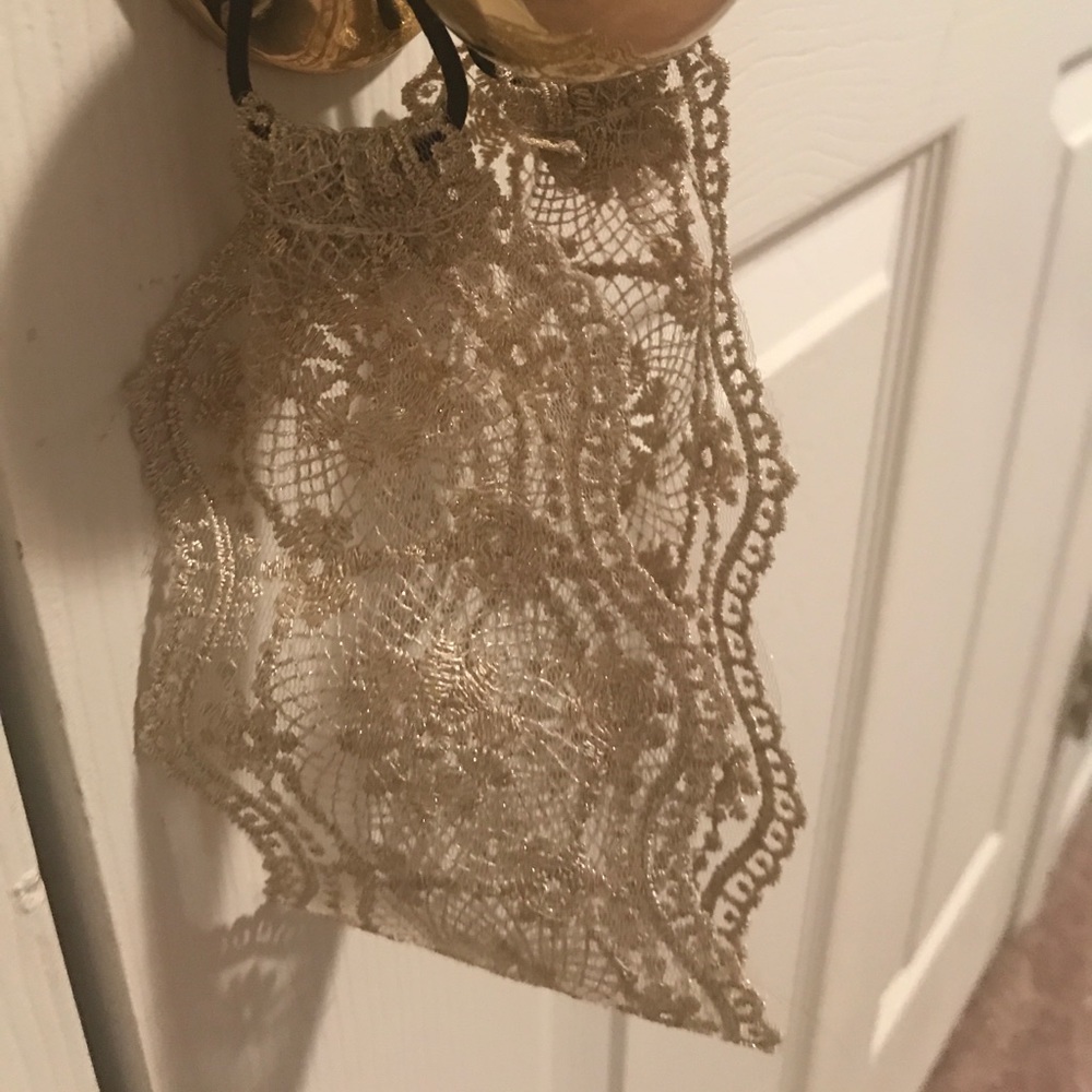 Golden lace stretch headband.