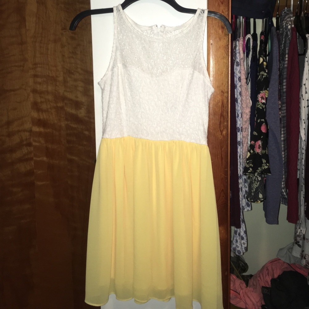 Yellow lace dress size 3